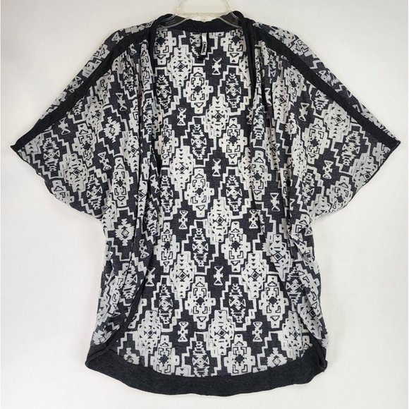 Petrol Sweaters - Petrol Sweater Womens Medium Gray White Aztec Print Casual Momcore Cardigan